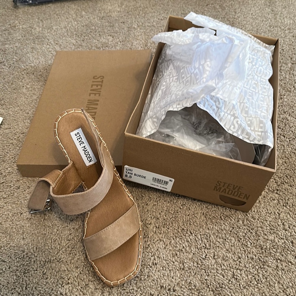 NWT - Steve Madden Wedges - Size 8 1/2